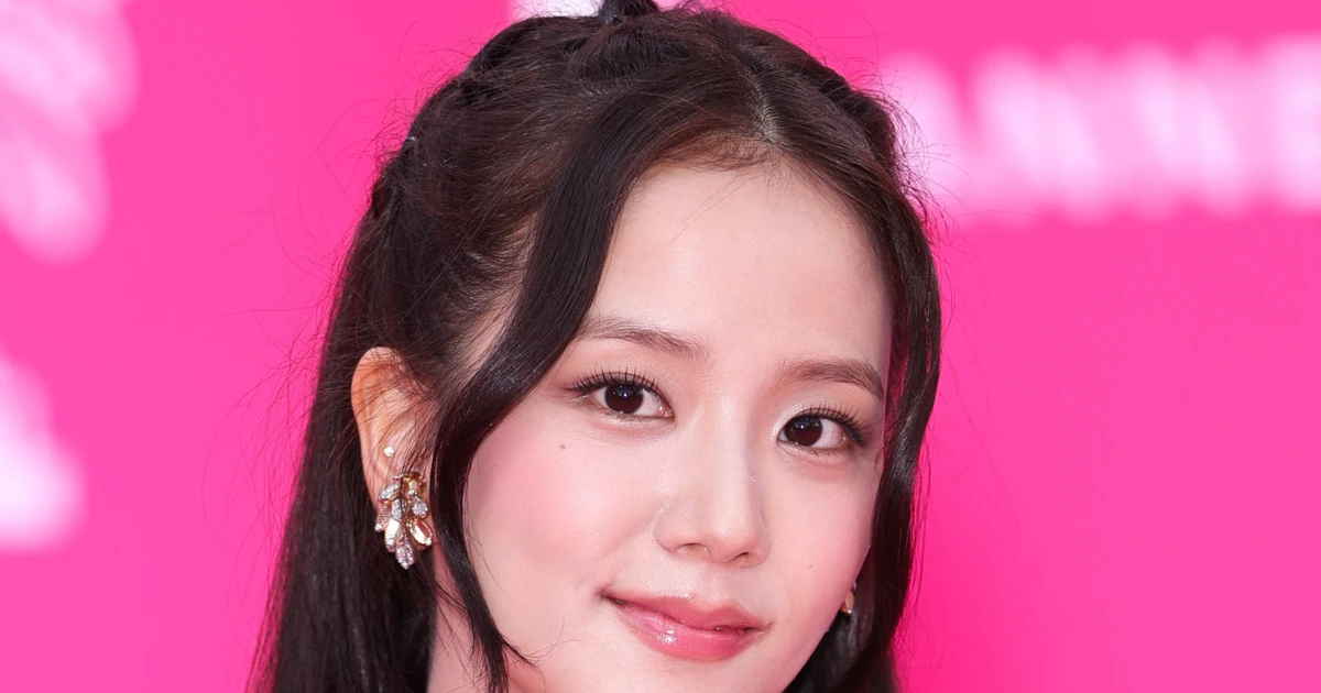 Jisoo (BlackPink) đẹp rạng rỡ