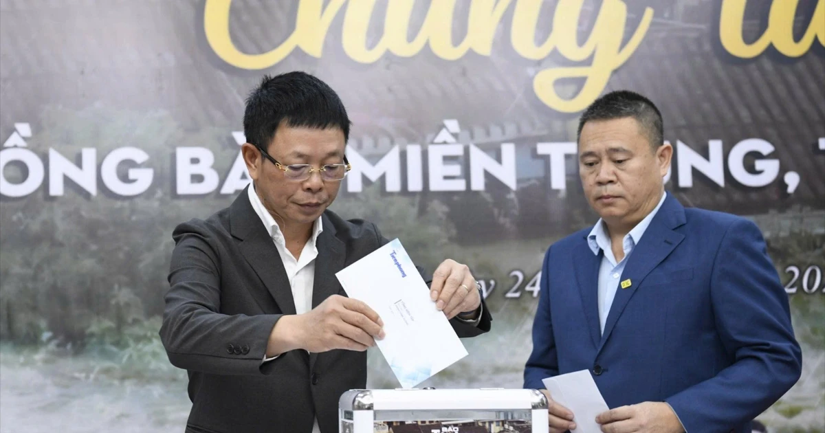 Nhiều tấm lòng hảo tâm tại lễ phát động chương trình “Chung tay vì đồng bào miền Trung, Tây Nguyên”