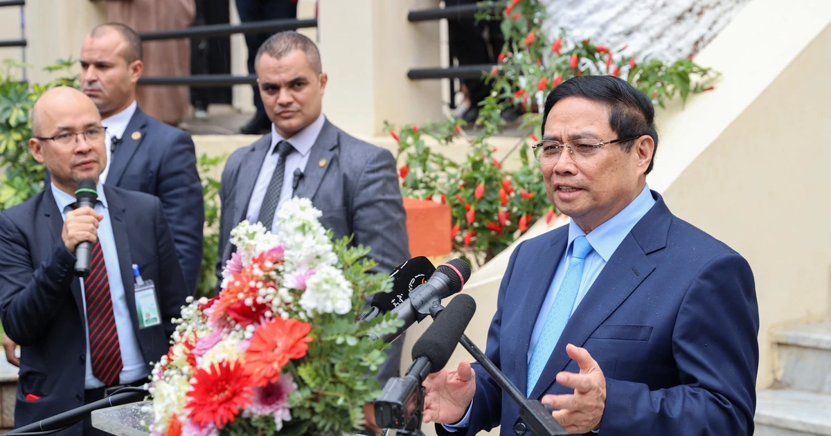 Thủ tướng dự khánh thành Bia tưởng niệm Chủ tịch Hồ Chí Minh tại Algeria