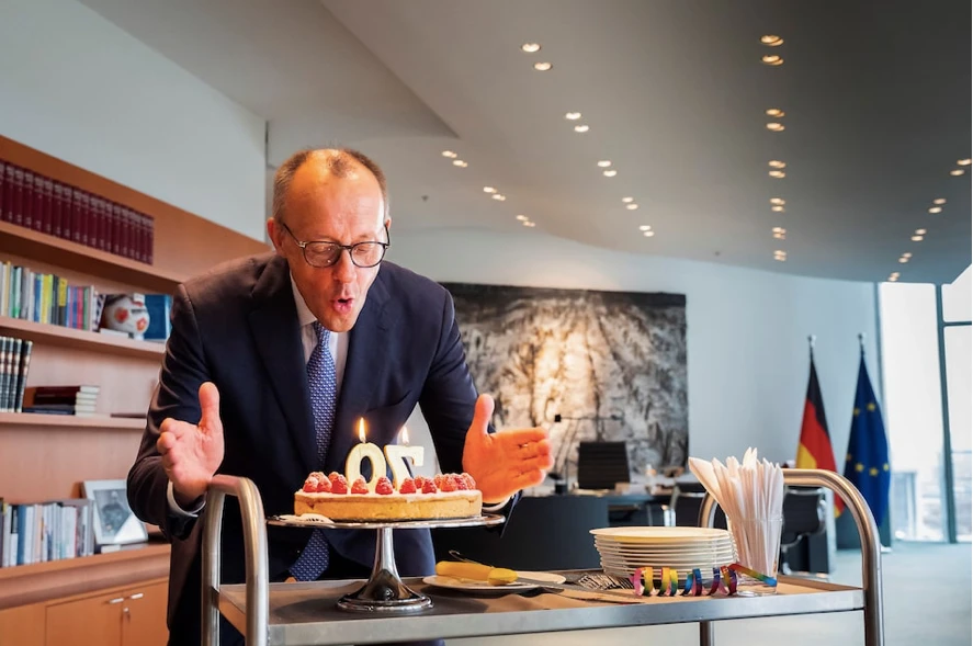 Thủ tướng Đức Friedrich Merz chật vật với lời hứa