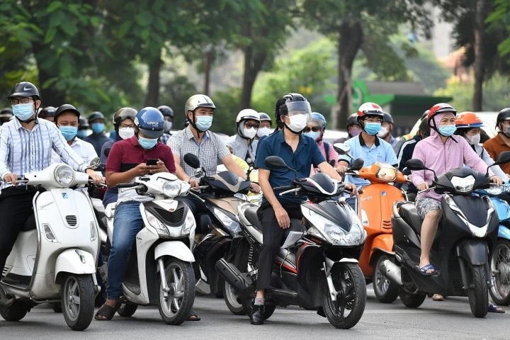 Hà Nội: Mức hỗ trợ 5 triệu đồng chuyển đổi xe xăng sang xe điện còn thấp