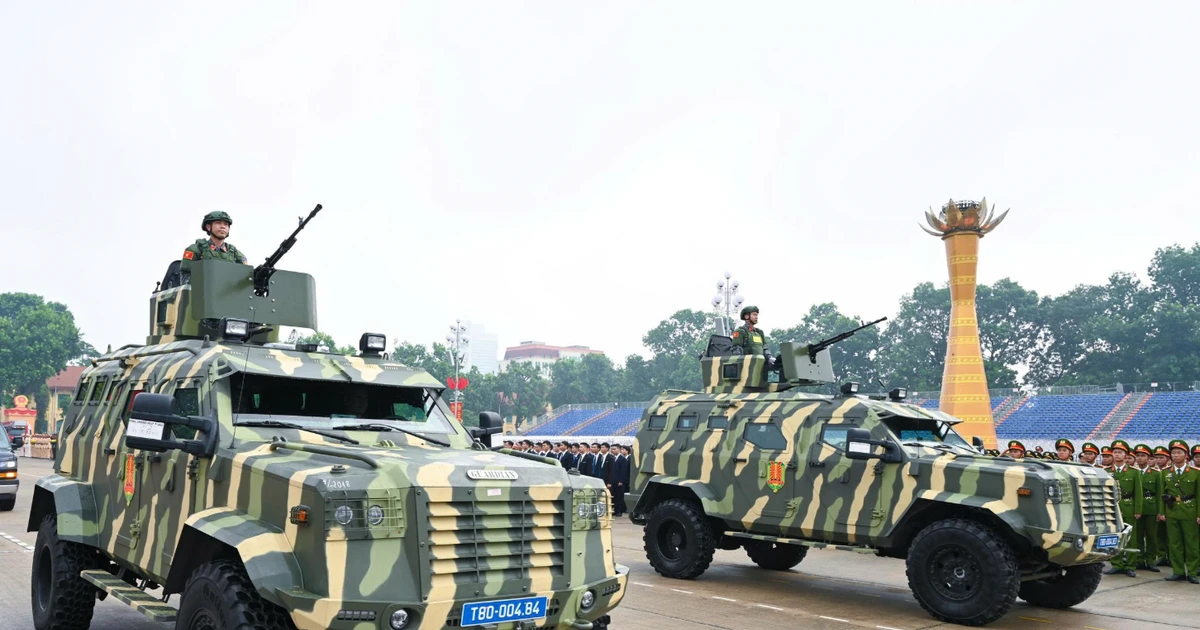 Cận cảnh dàn 'quái thú' chống đạn hộ tống, bảo vệ nguyên thủ tham gia diễu binh tại Đại lễ A80