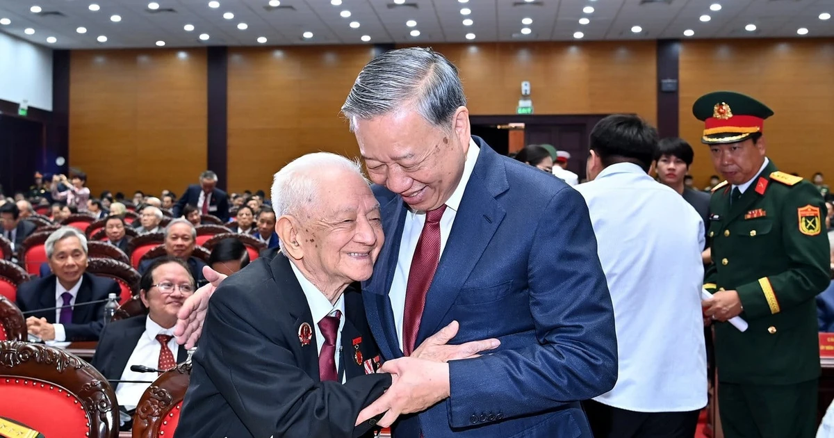 Tổng Bí thư Tô Lâm gặp mặt cán bộ lão thành cách mạng, nguyên ủy viên Trung ương Đảng