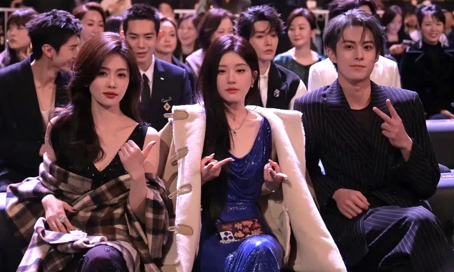Netizen đào lại ảnh chung của "bộ ba tam tai" Vương Hạc Đệ, Bạch Lộc, Triệu Lộ Tư