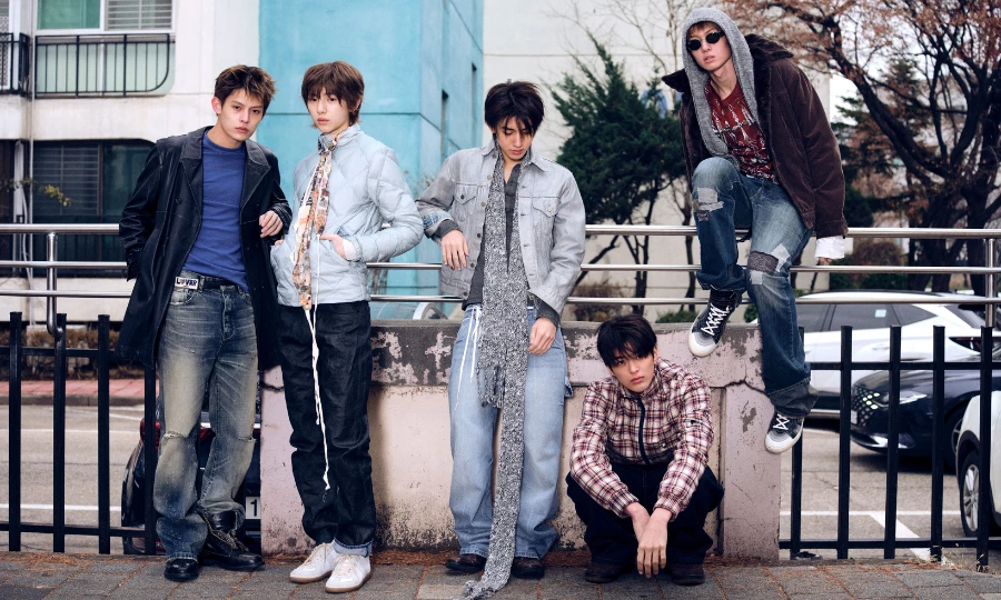 CORTIS "tạo sóng" với cách quảng bá album lạ, gợi nhớ trend "sống ảo" của Gen Z Hàn