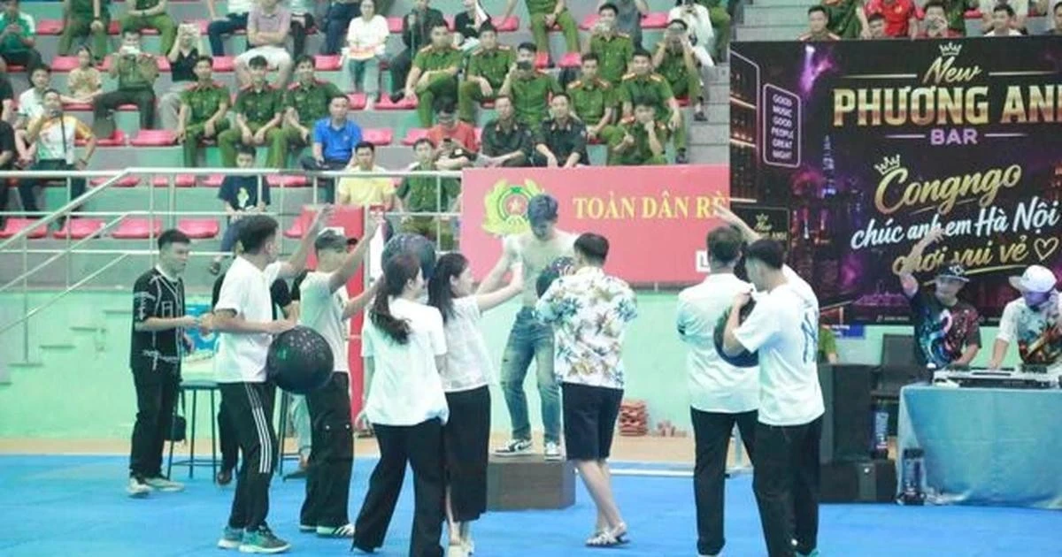 Chiến sĩ Công an Hà Nội hóa thân thành vũ công ở hội thao gây sốt