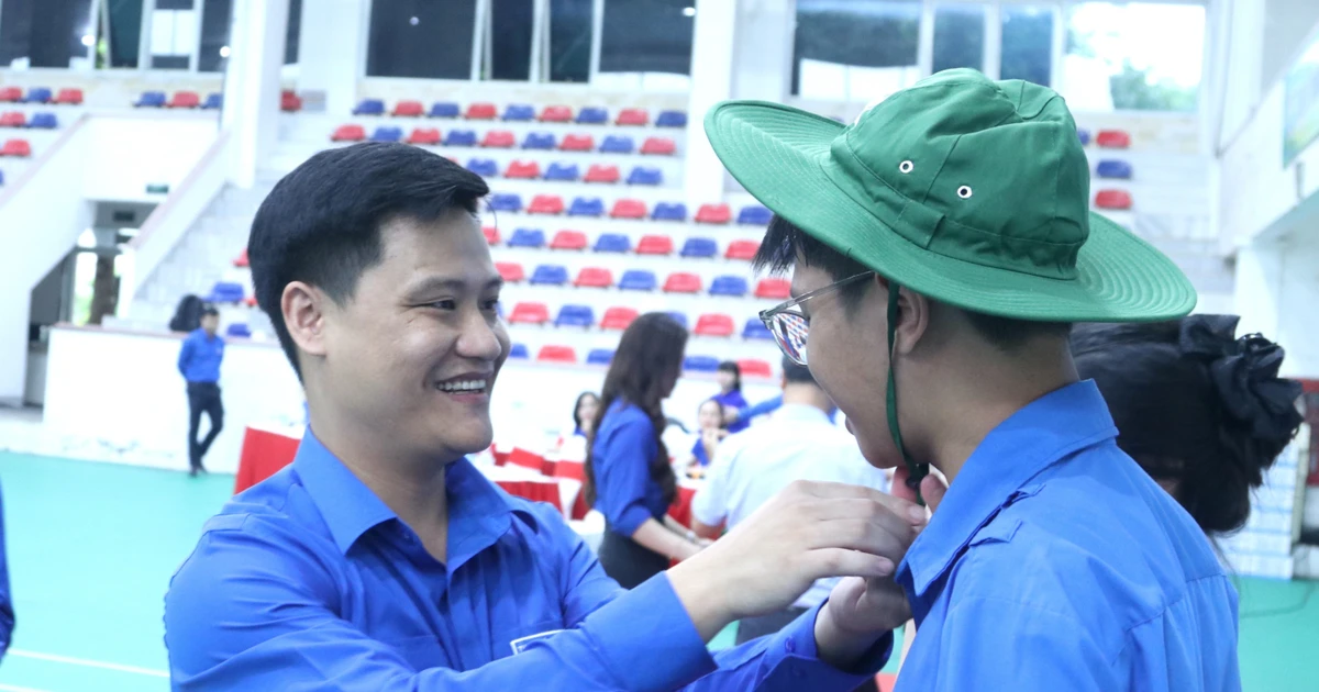 Sinh viên tình nguyện mang sức trẻ đến vùng khó