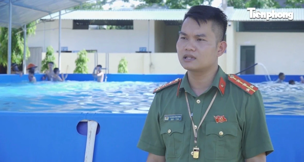 Mang bể bơi về bản, giúp trẻ em phòng tránh đuối nước