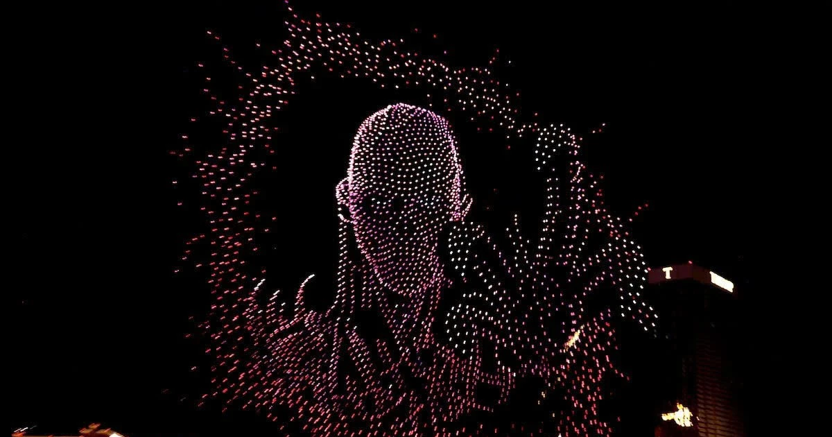 Netflix huy động 5000 drone “mở cổng Upside Down” trên bầu trời Las Vegas