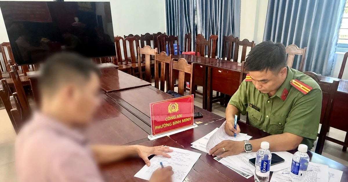 Chia sẻ bài viết chống phá trên mạng xã hội, người đàn ông bị mời làm việc