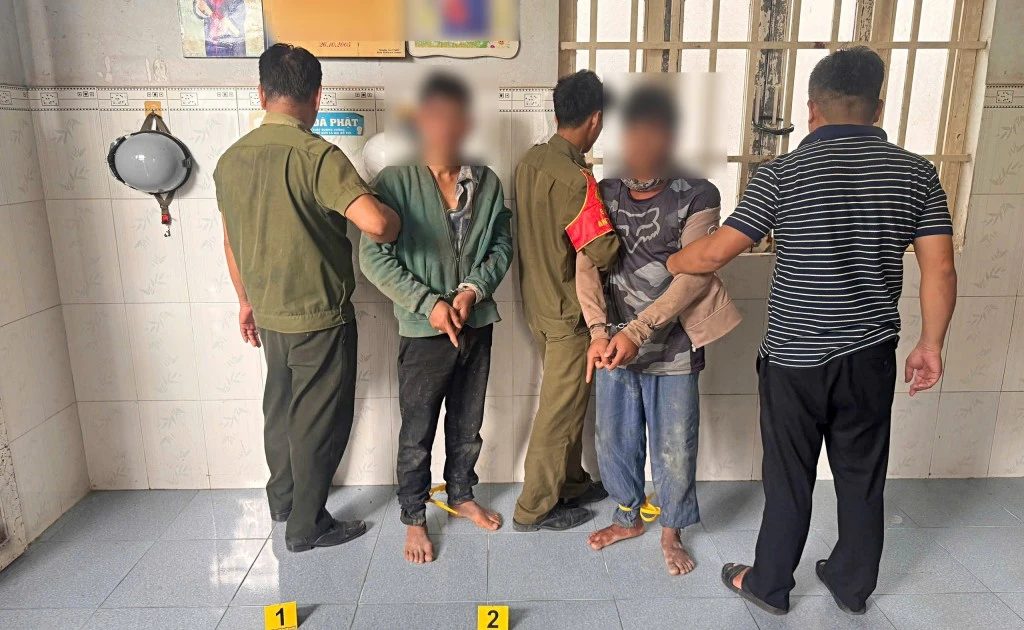 Mật phục xuyên đêm bắt 2 người nước ngoài chuyên vượt biên vào Việt Nam trộm xe máy