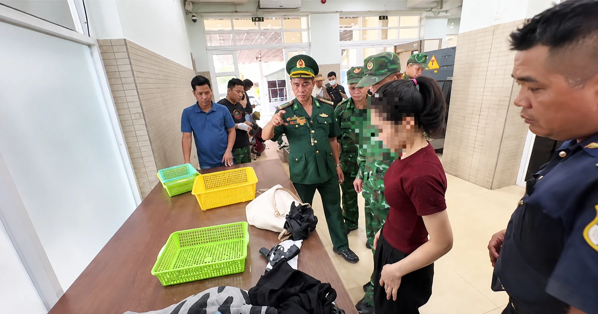 Nữ hành khách nhập cảnh từ Campuchia mang theo vật thể nghi súng
