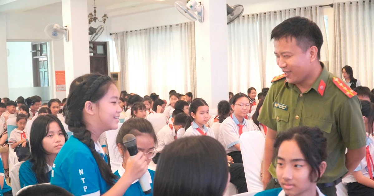 Học sinh Huế tham gia chương trình ‘Trường học an toàn’