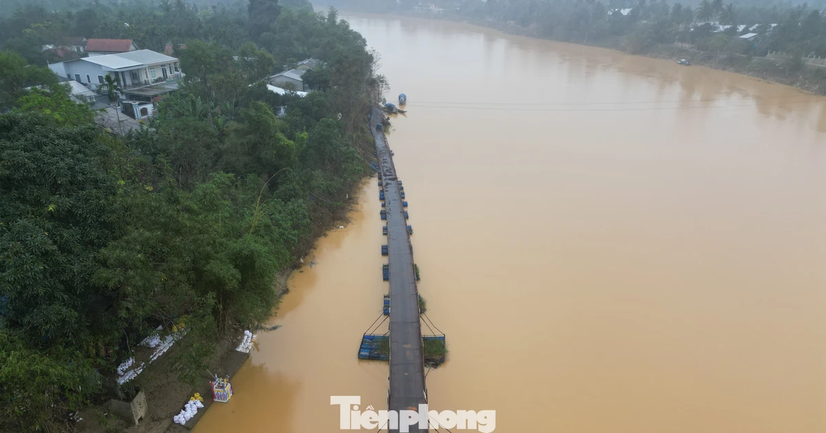 Cầu phao trôi xa 2km, dân thượng nguồn sông Hương lao đao