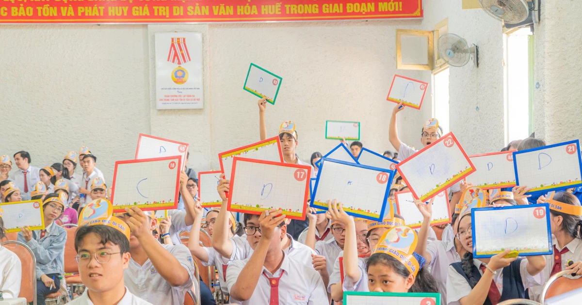 Hàng trăm học sinh lần đầu trải nghiệm cải cách của Hoàng đế Minh Mạng
