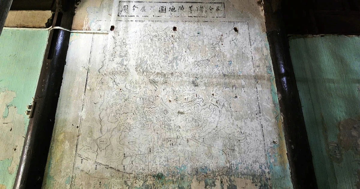 Phát lộ bức họa cổ dạng bản đồ chứa đa ngữ trong Kinh thành Huế