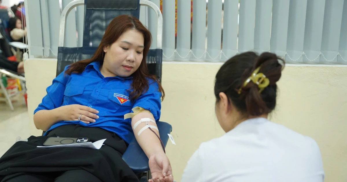 Gần 1.000 người tham gia ngày hội ‘Sắc xanh kết nối - Giọt hồng sẻ chia’ tại Huế