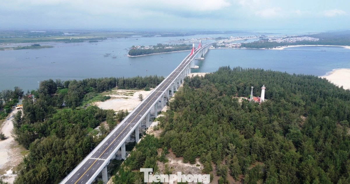 Nhìn gần công trình vượt biển hơn 2.400 tỷ đồng thông xe ngày 30/4