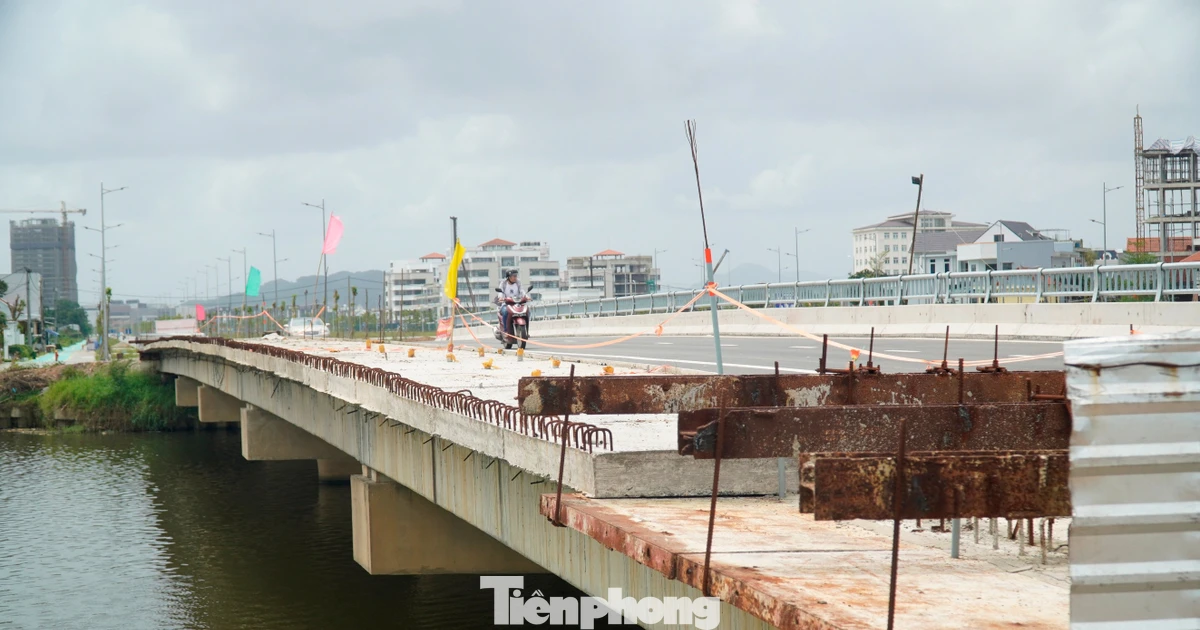 Cầu mới tại Huế vận hành nhiều tháng 'quên' lắp lan can, điện chiếu sáng