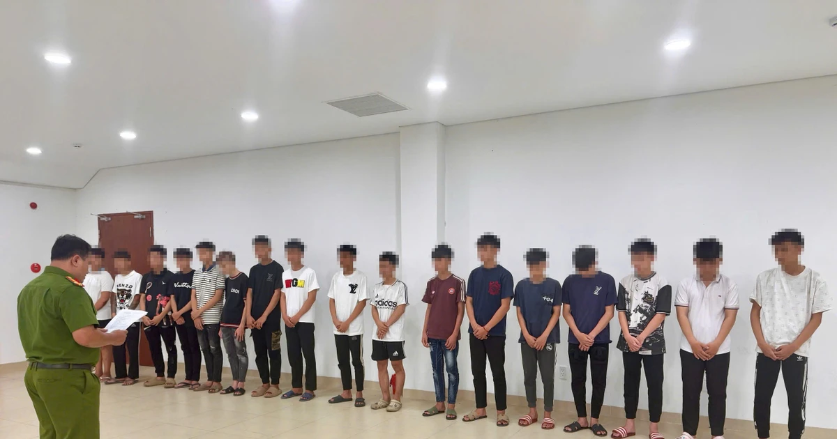 Khởi tố 14 đối tượng mang hung khí ‘diễu phố’, gây tai nạn rồi bỏ trốn