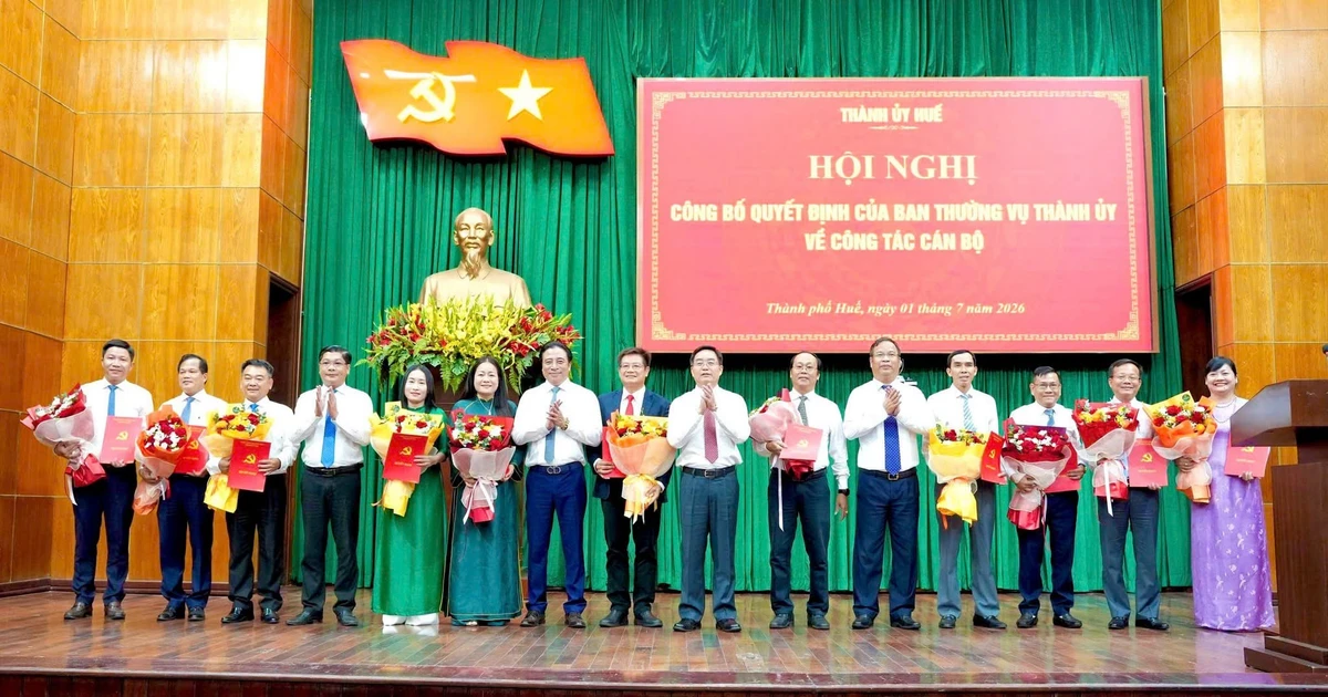 Huế công bố loạt quyết định điều động, bổ nhiệm cán bộ chủ chốt