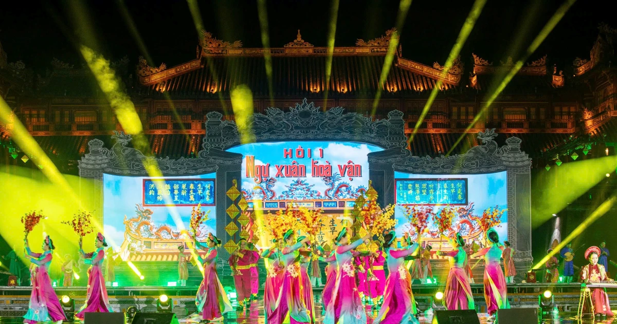 Ngọ Môn Huế bừng sáng đêm Nguyên tiêu