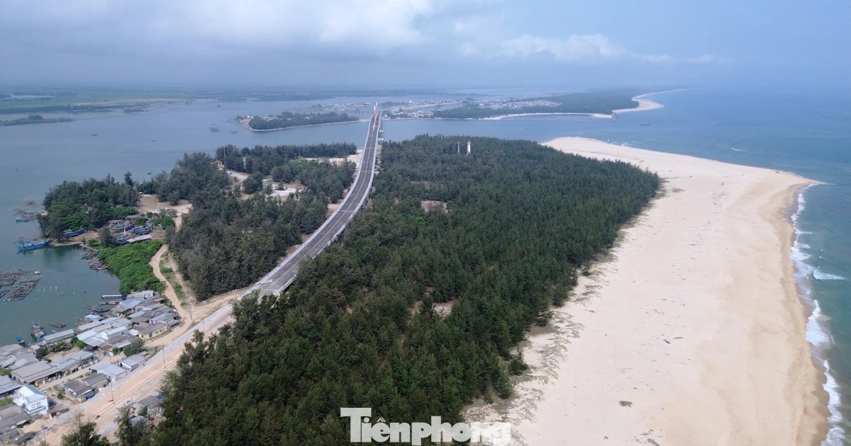 Cận cảnh bãi biển nổi tiếng sắp trở thành công viên văn hóa đa năng đầu tiên ở Huế