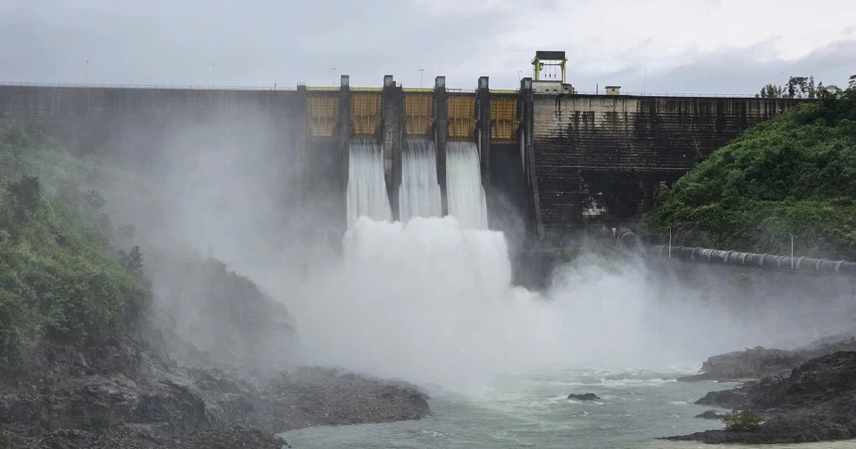 Ứng phó mưa rất to, hai hồ chứa thủy điện ở Huế nâng mức điều tiết nước lên 1.500 m3/s