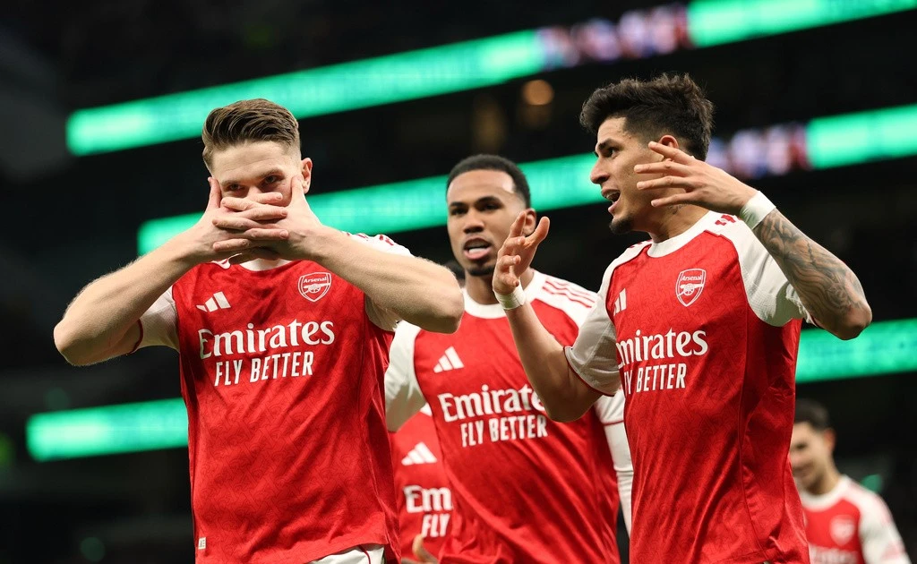 Cú đúp danh hiệu vẫy gọi Arsenal: Khi sự lãng mạn kết duyên cùng chất thép