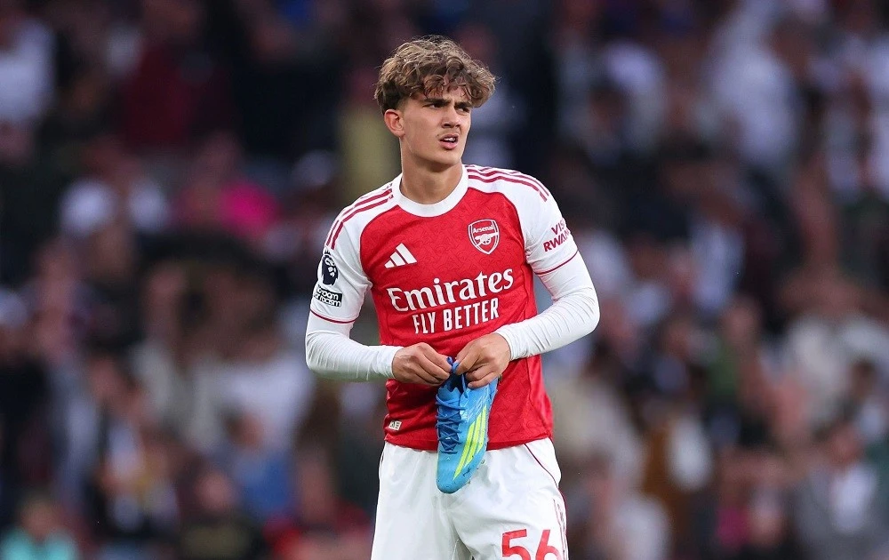 Thần đồng Arsenal đi vào lịch sử Ngoại hạng Anh