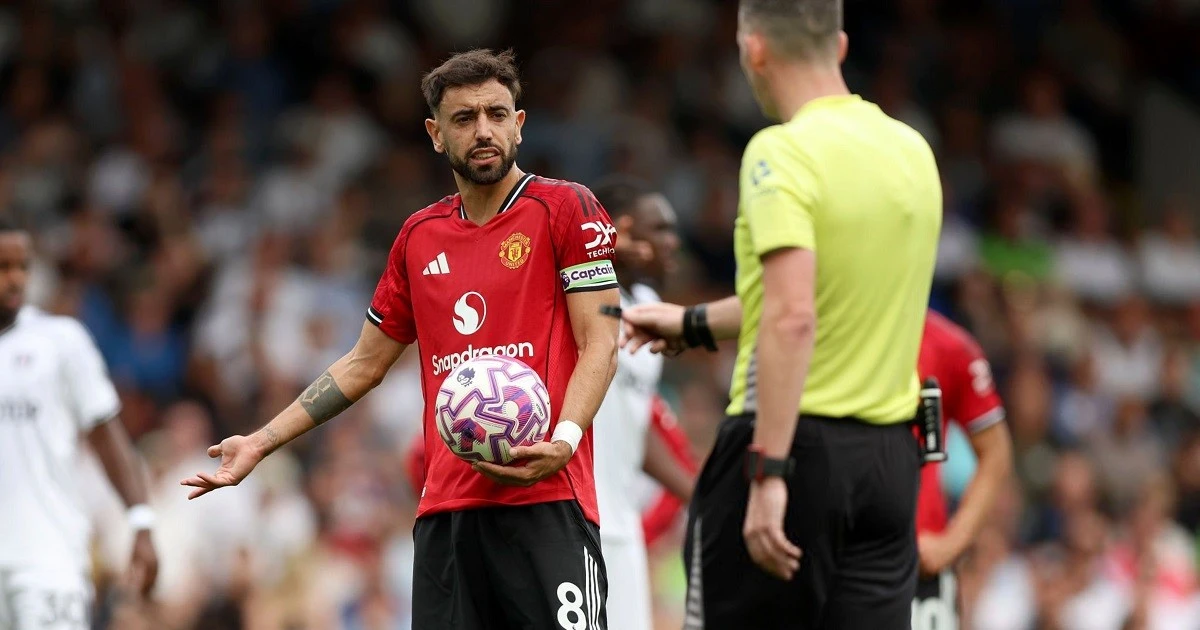 Bruno Fernandes đổ lỗi cho trọng tài sau khi sút 11m lên trời | Báo điện tử  Tiền Phong