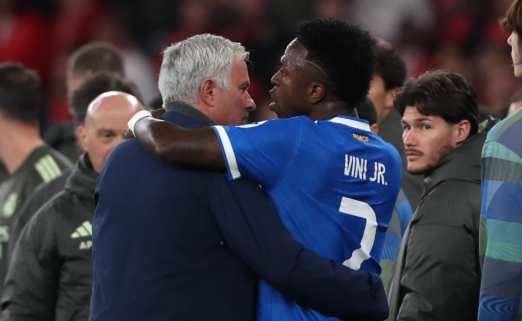 Mourinho gây tranh cãi khi đổ lỗi cho Vinicius 'kích động' vụ phân biệt chủng tộc