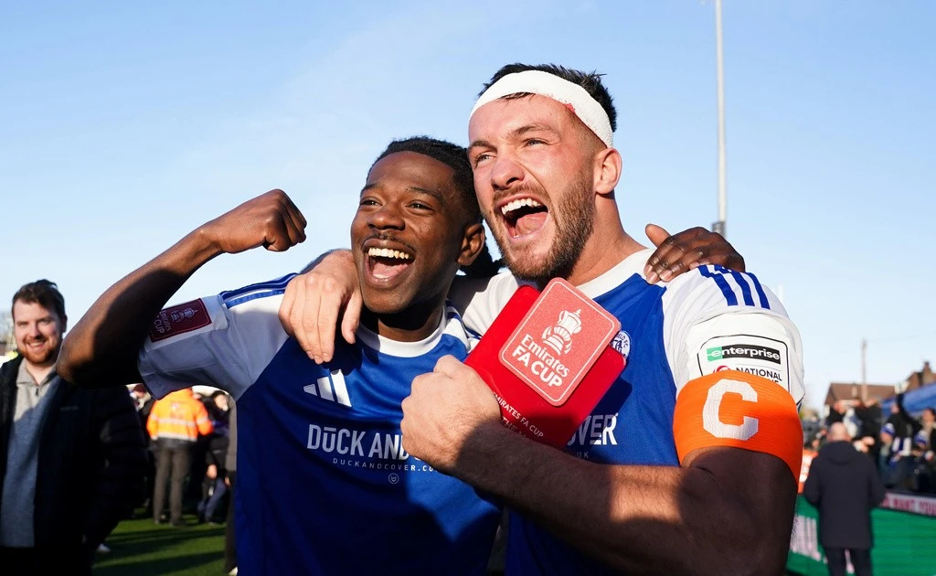 Địa chấn ở FA Cup: Đội bóng kém 117 hạng loại nhà đương kim vô địch