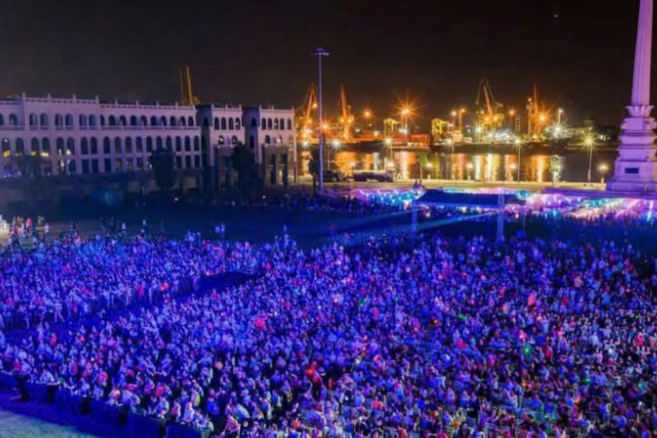 Hơn 12.000 khán giả xem concert của em bé 8 tuổi