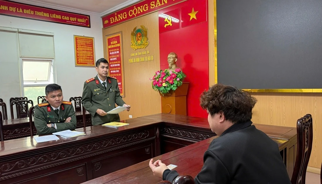 Bị gọi đòi nợ liên tục, người đàn ông chuyển tiếp cuộc gọi đến đường dây nóng Bộ Công an