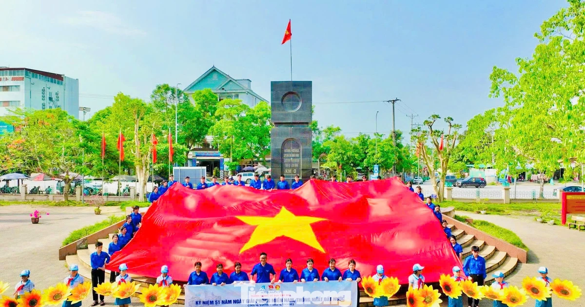 Lá đại kỳ vượt hơn 400km kết nối những miền đất anh hùng