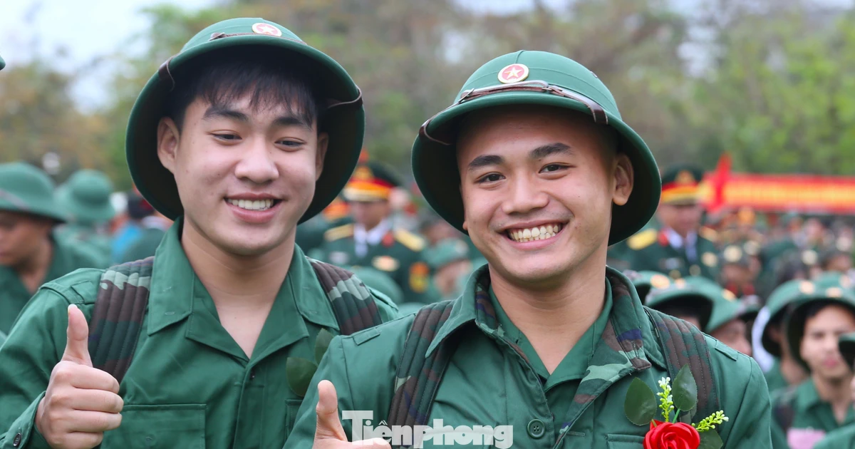 Tân binh ở Nghệ An hào hứng lên đường nhập ngũ