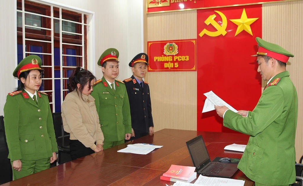 Khởi tố chủ cơ sở sản xuất 60.000 lít giấm giả bằng axit công nghiệp tại Nghệ An