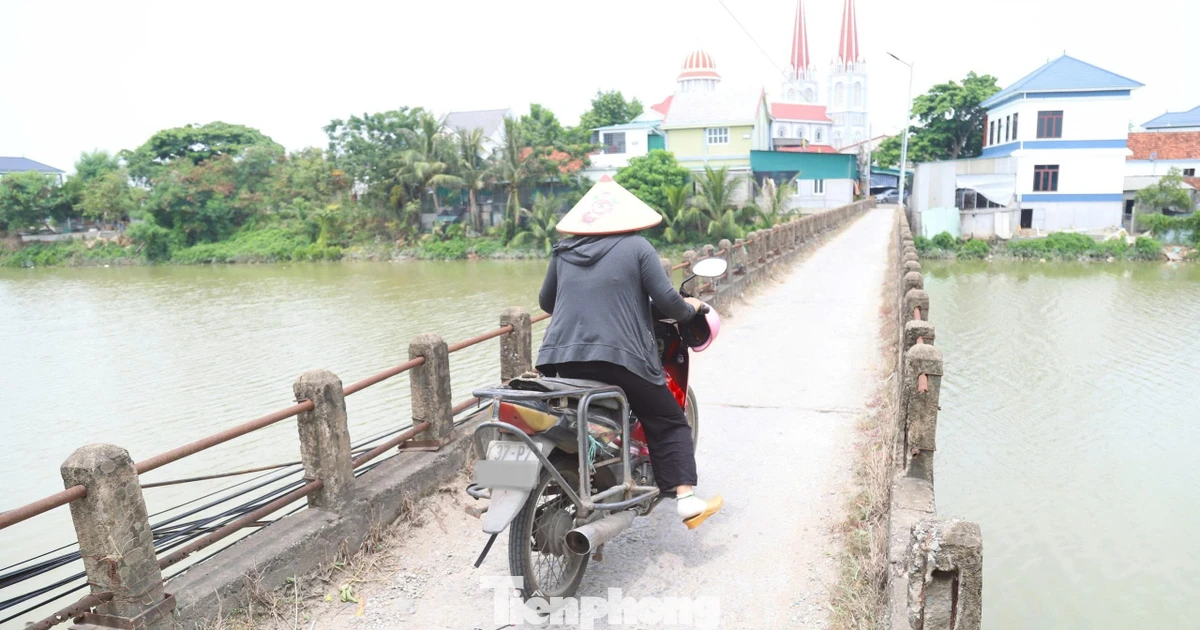 Người dân 'nín thở' mỗi khi qua cây cầu hơn 40 năm tuổi