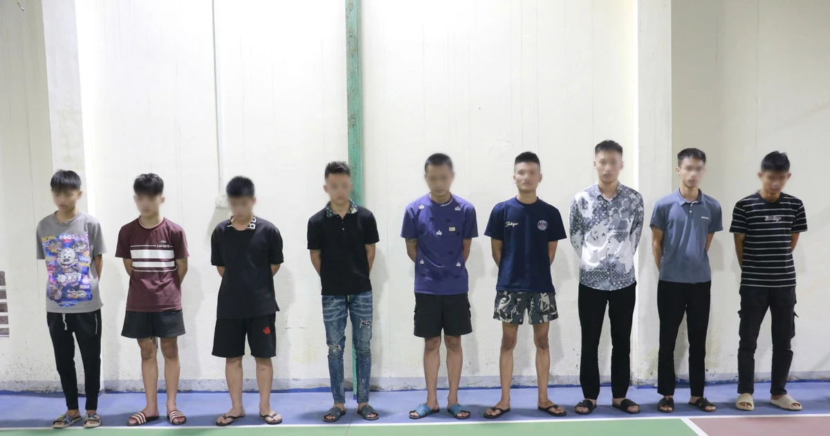 Truy đuổi nhầm người trên phố khi mang hung khí đi tìm đối thủ