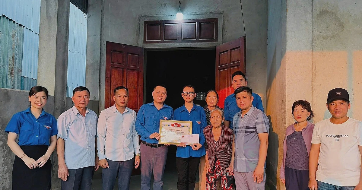 Khen thưởng nam sinh lớp 10 cứu hai người đuối nước