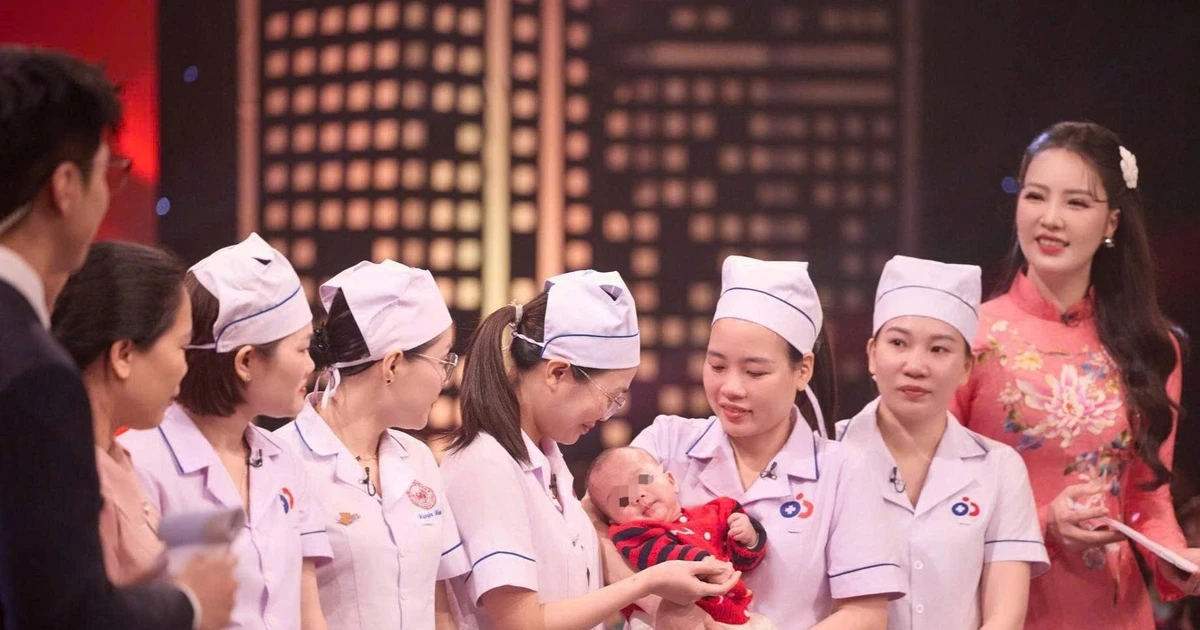 Những ‘người mẹ áo trắng’ nơi tuyến đầu sinh tử