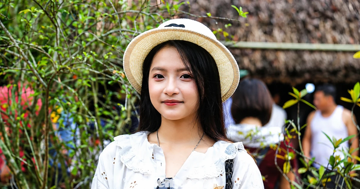 Hàng vạn người về quê Bác ngày thống nhất non sông