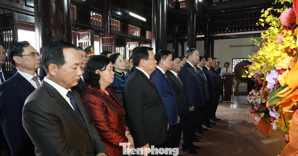Tổng Bí thư Tô Lâm dâng hương tưởng niệm Chủ tịch Hồ Chí Minh tại Nghệ An