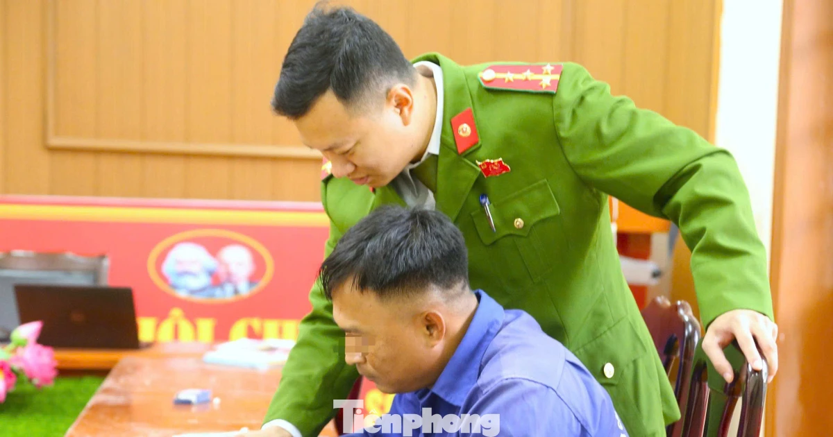 Hình ảnh người thầy đặc biệt gieo tri thức cho những mảnh đời lầm lỡ