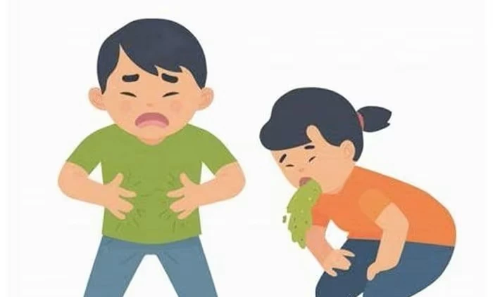 Lấy mẫu thực phẩm điều tra nguyên nhân 6 trẻ nhập viện sau bữa ăn