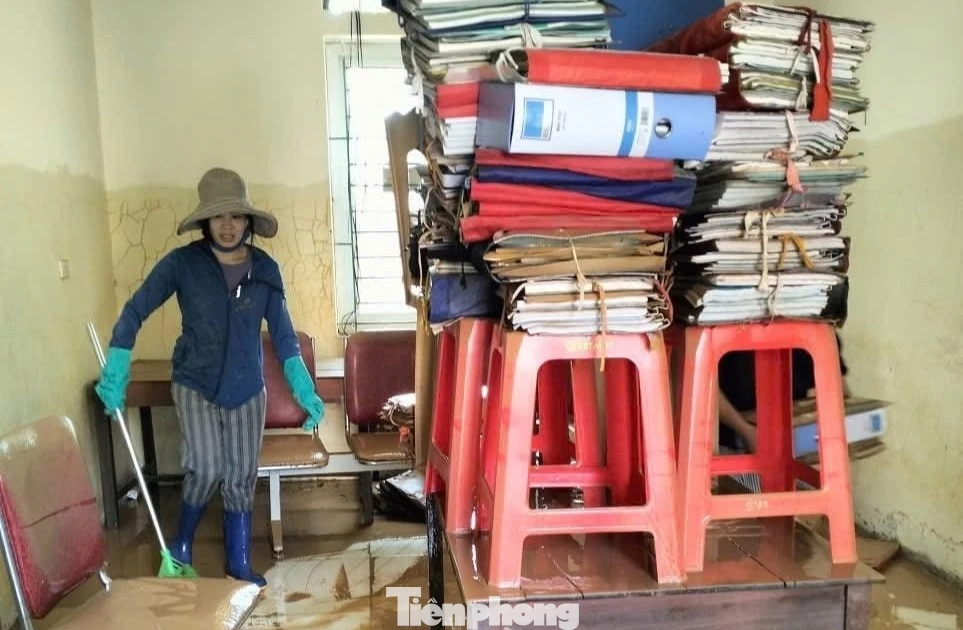 Nhiều trường học ở Nghệ An chìm trong biển nước