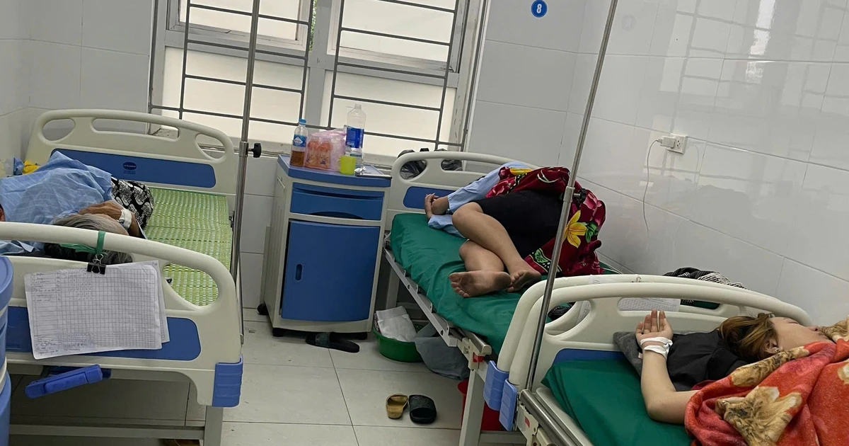 Sức khỏe của hơn 20 người nhập viện nghi ngộ độc bánh mì ở Nghệ An