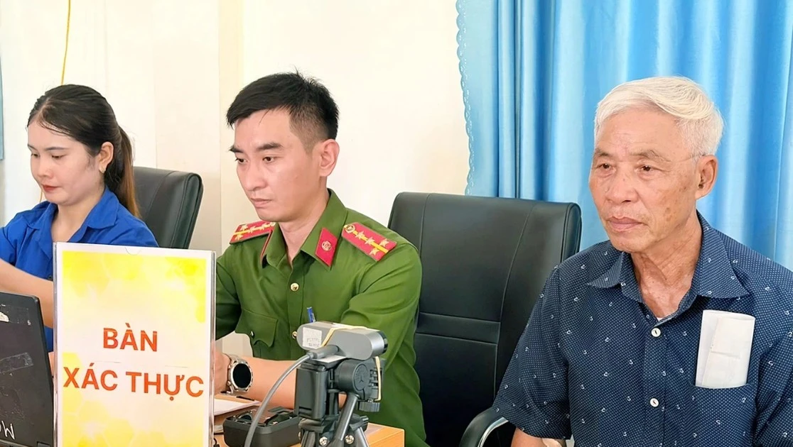 Đạp xe từ Kon Tum về Nghệ An, cụ ông 75 tuổi nuôi hy vọng tìm hai anh liệt sĩ