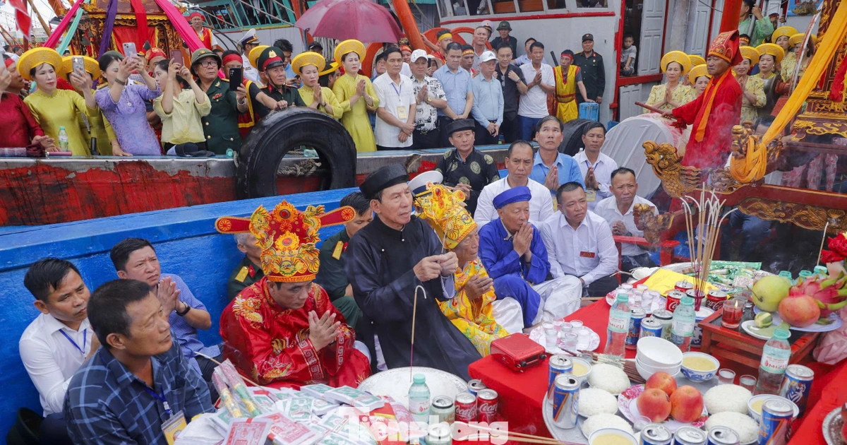Linh thiêng lễ Vọng Nghinh giữa biển